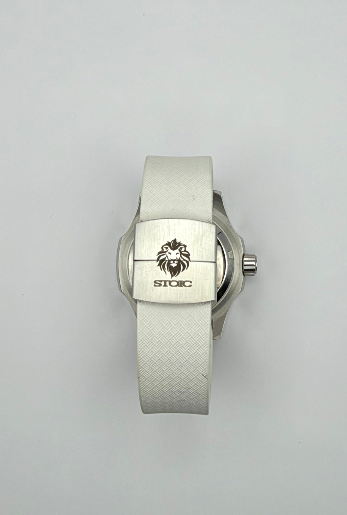 STOIC The Aether Aqua: Signed clasp view