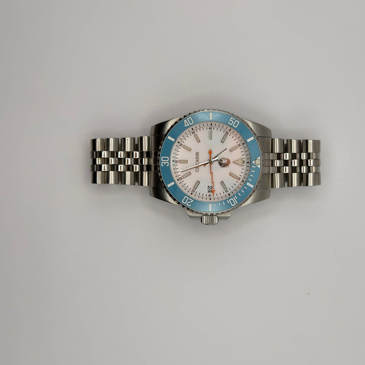 STOIC The Tidal: Full front view of the watch and bracelet