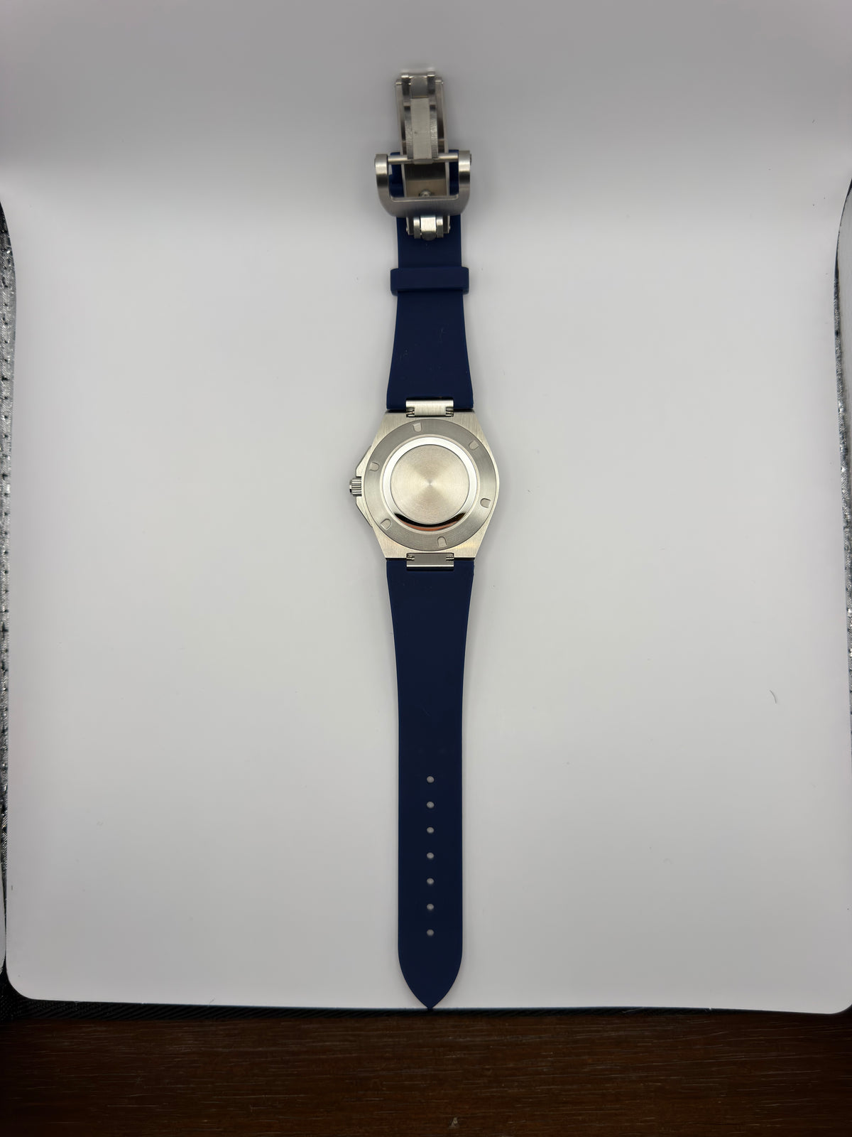 STOIC The Imperium Aureus: Full strap and caseback view