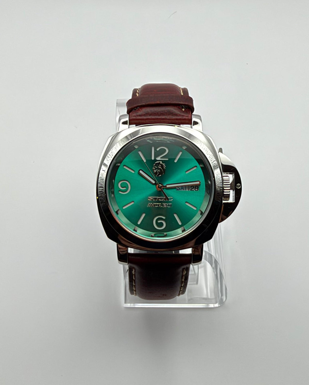 STOIC The Arete Verde: Front view of the green dial