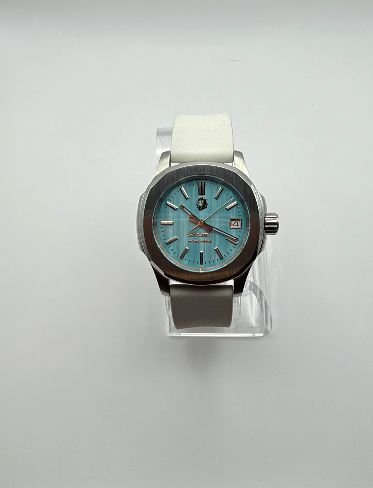 STOIC The Aether Aqua: Front view of the aqua dial