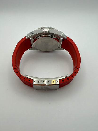 Valiant GMT rear view showing a plain solid caseback and red strap with a folding clasp.