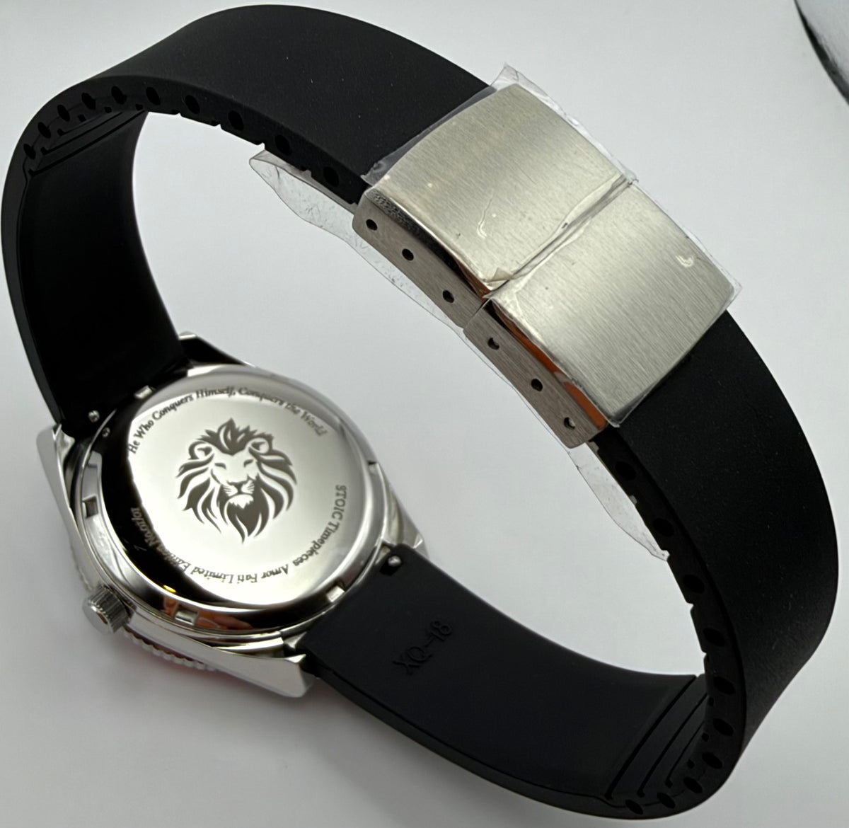 Voyager close-up of its silver-tone folding clasp and lion-engraved caseback.