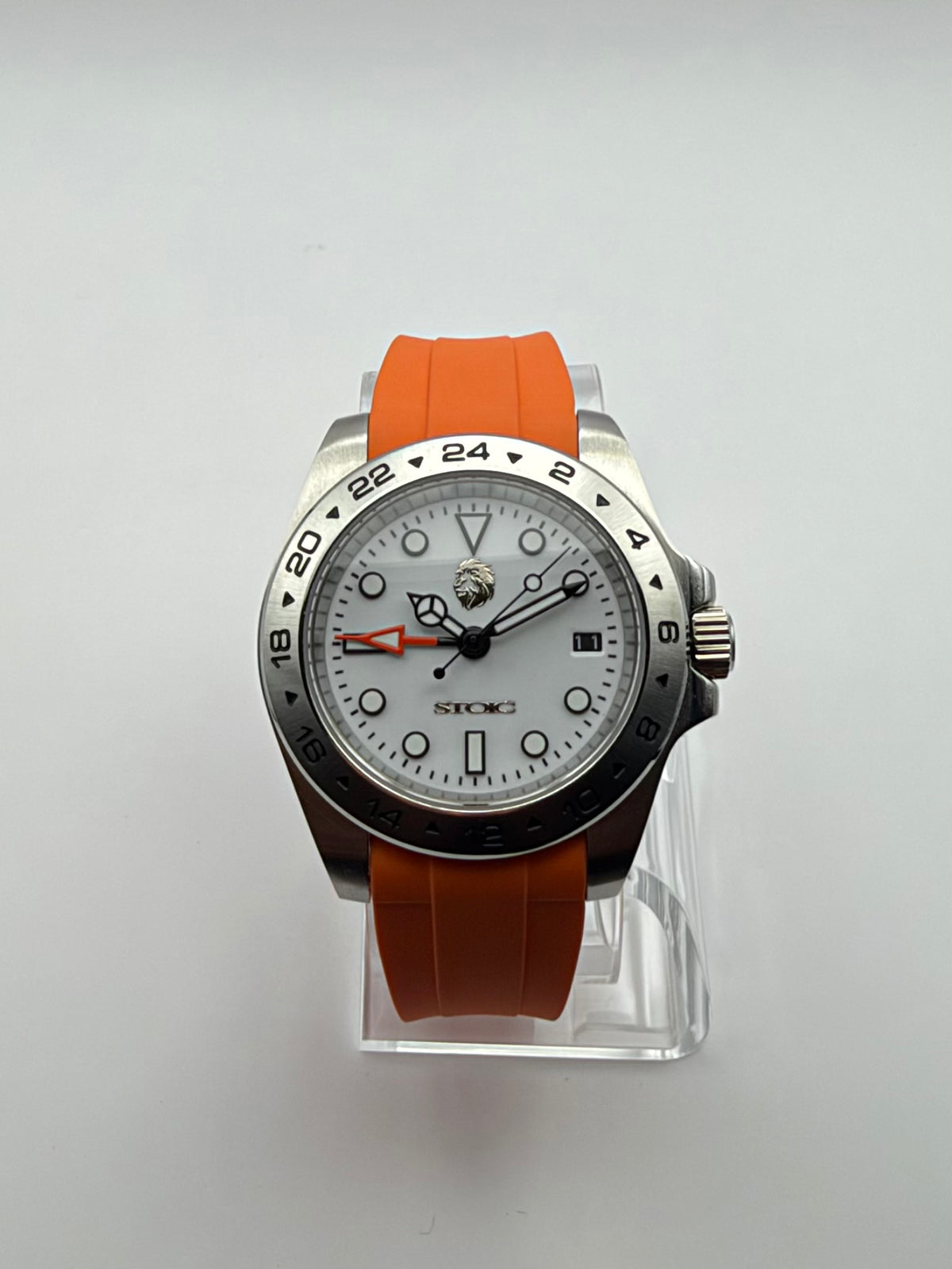 Navigator front view showing the white dial, orange arrow hand, date window and numbered bezel.