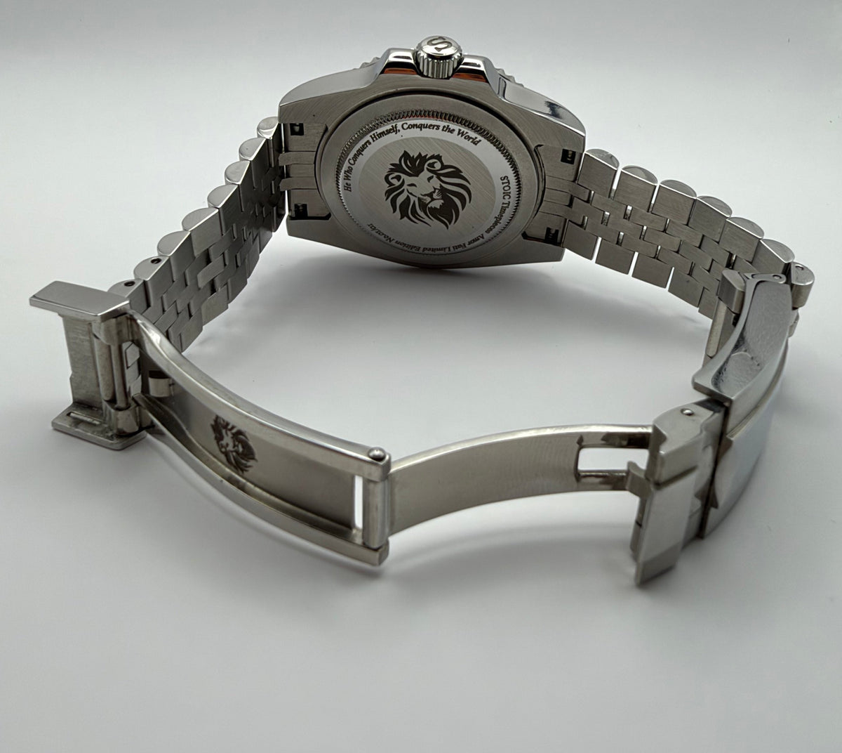 STOIC The Tidal: Caseback and open bracelet view