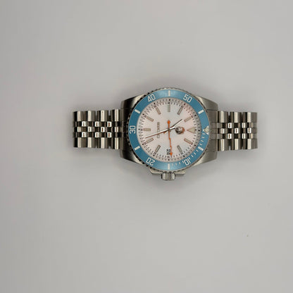 STOIC The Tidal: Full front view of the watch and bracelet