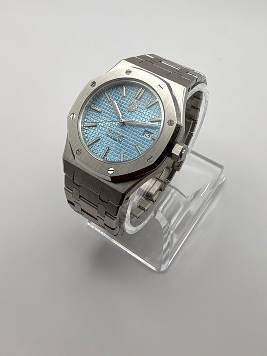 STOIC The Boreas: Angled view of the ice-blue grid dial